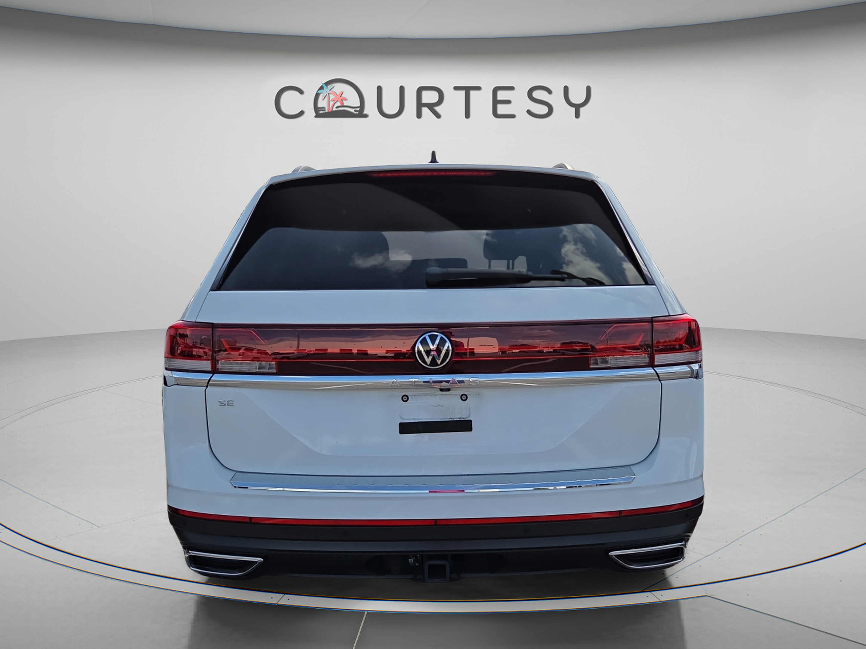 Used 2024 Volkswagen Atlas SE FWD image 2