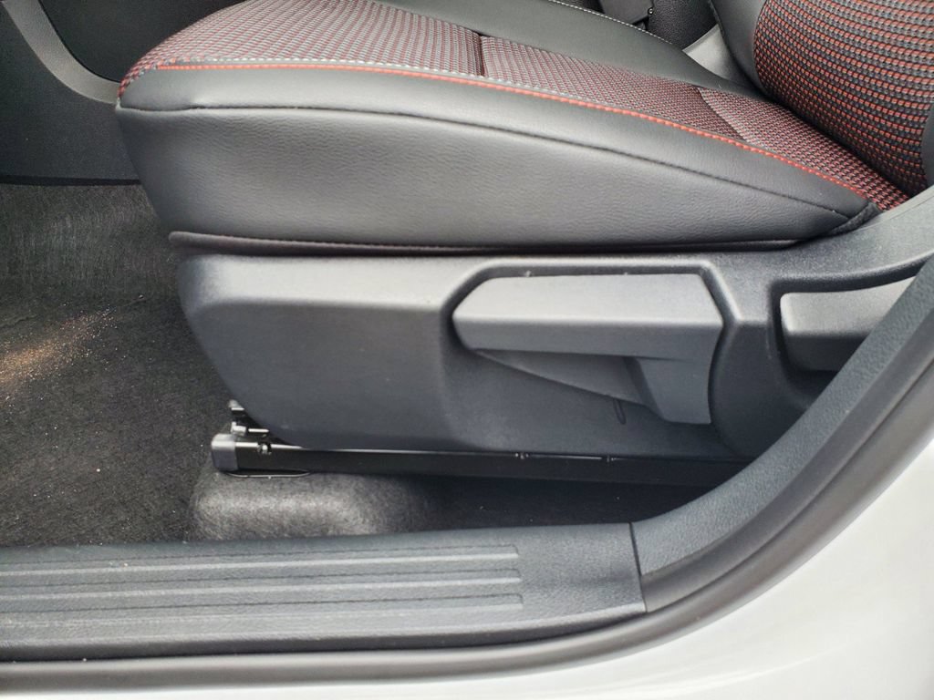 New 2026 Nissan Kicks SR w/ SR Premium Package FWD image 18