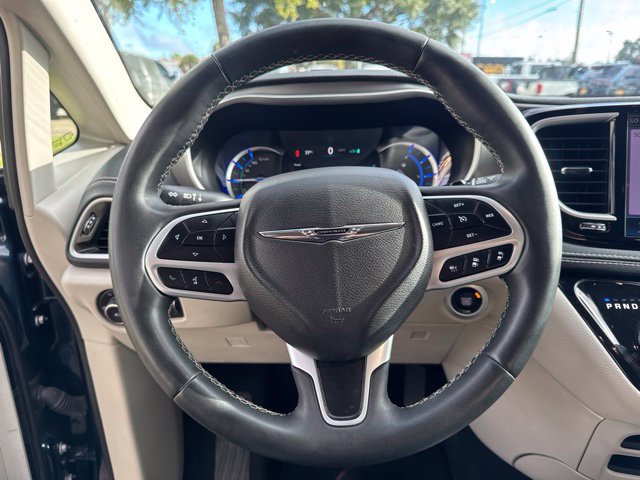 Used 2023 Chrysler Pacifica Touring-L FWD image 23