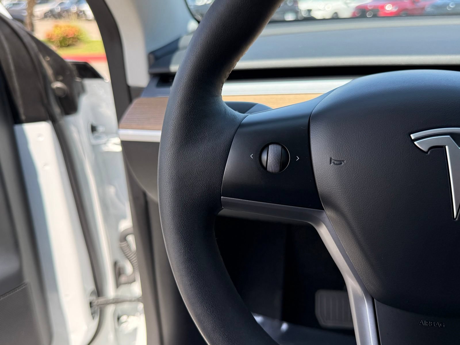 Used 2024 Tesla Model Y Long Range AWD/4WD image 25