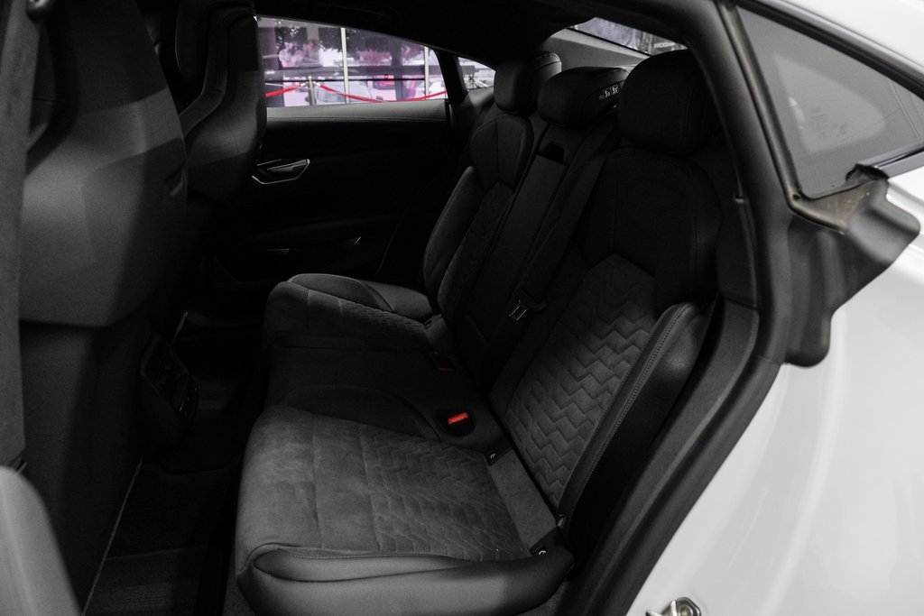 Used 2024 Audi e-tron GT Prestige image 39