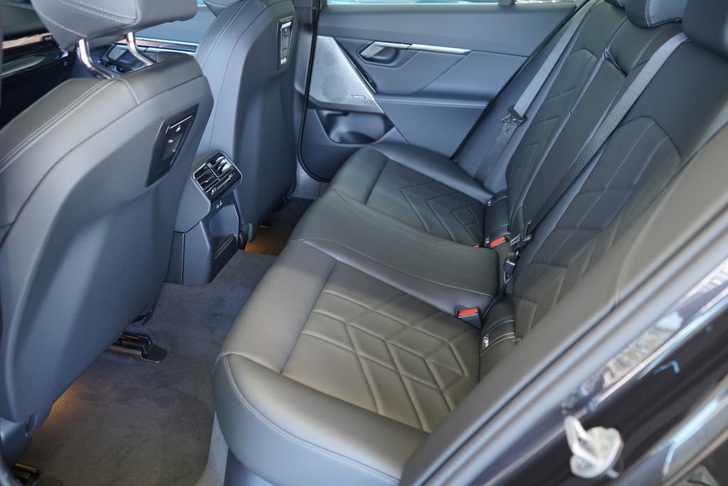 Used 2026 BMW i5 eDrive40 w/ Premium Package image 20