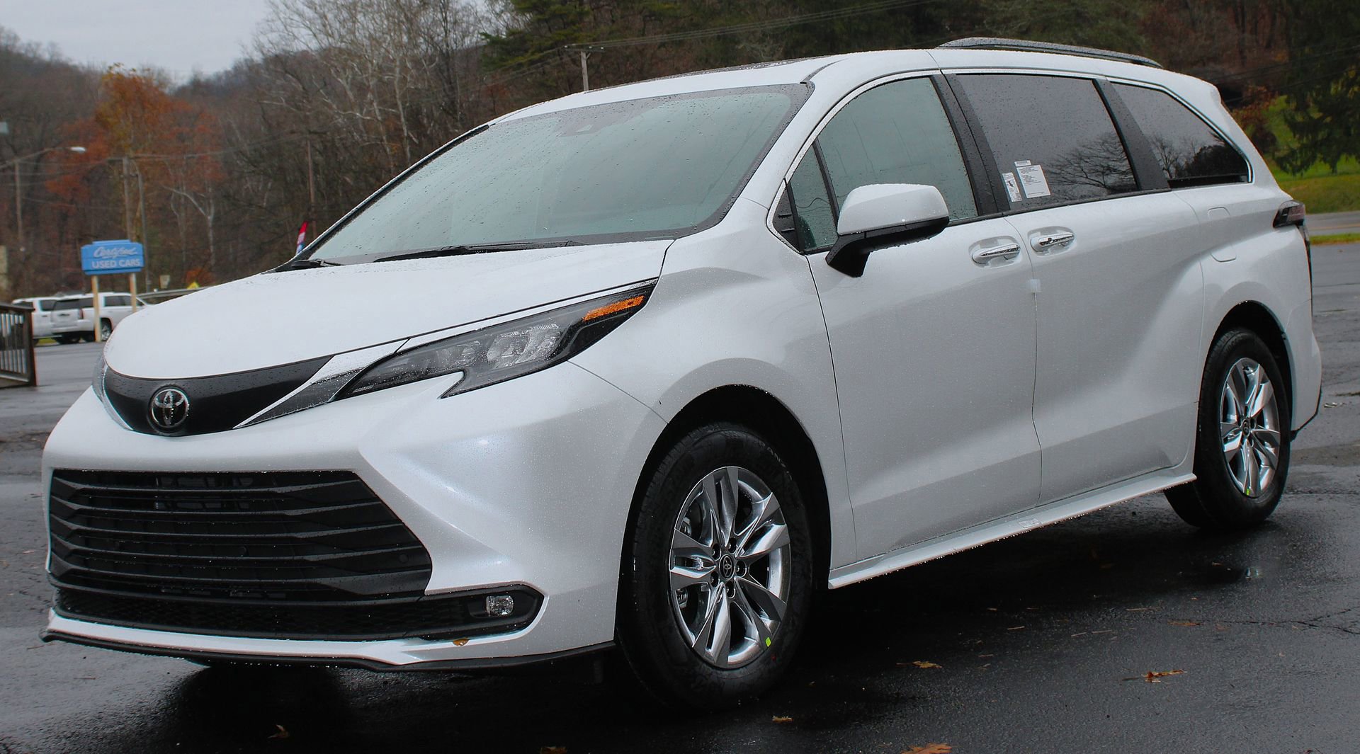 New 2026 Toyota Sienna XLE