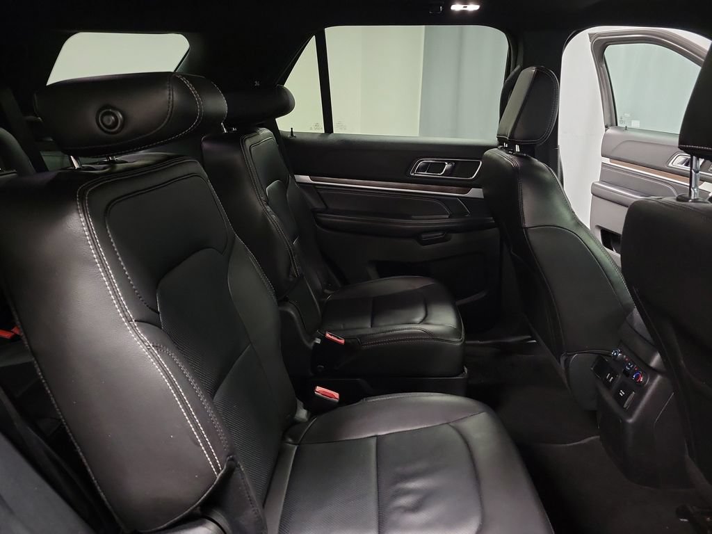 Used 2018 Ford Explorer Limited w/ Equipment Group 301A AWD/4WD image 31