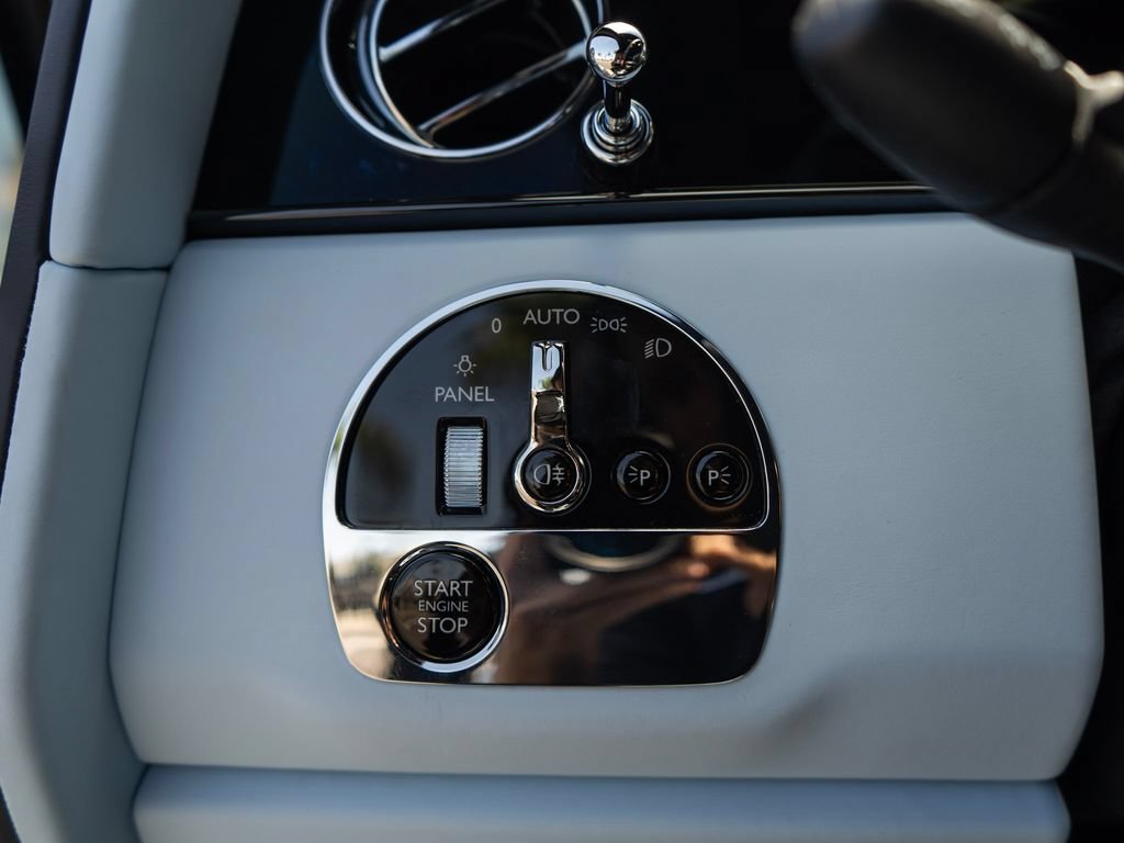 Used 2026 Rolls-Royce Cullinan AWD/4WD image 28
