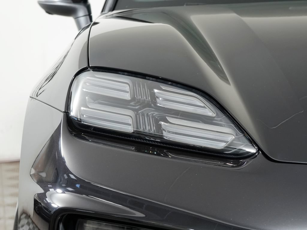 Certified 2025 Porsche Macan 4 Electric w/ Premium Package AWD/4WD image 11