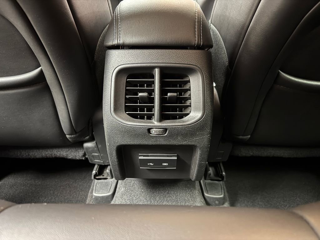 Used 2019 Jeep Cherokee Latitude Plus w/ Cold Weather Group AWD/4WD image 11