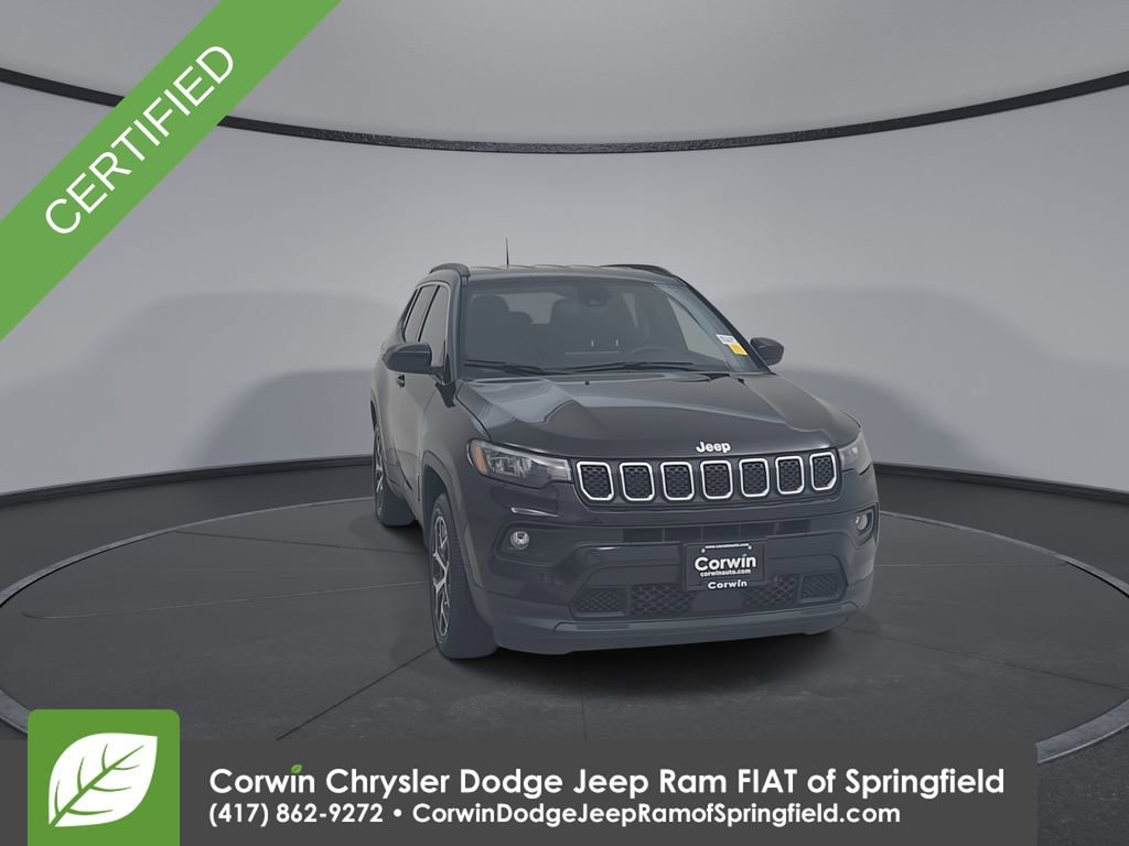 Used 2024 Jeep Compass Latitude image 4
