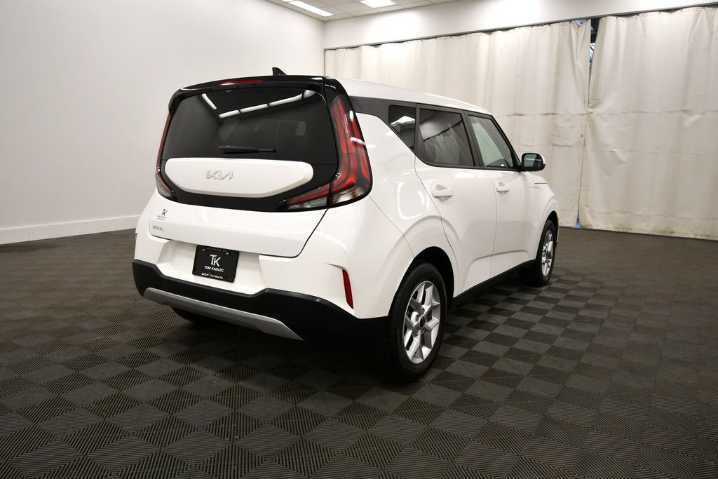 Certified 2025 Kia Soul LX w/ LX Technology Package FWD image 8