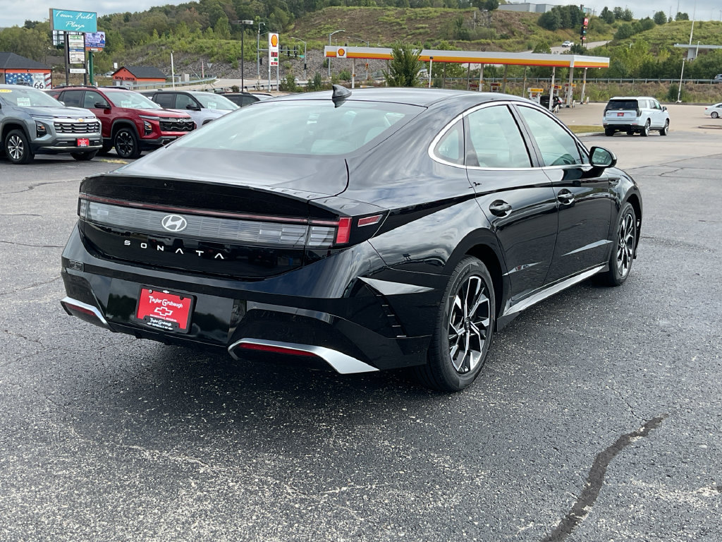 Used 2025 Hyundai Sonata SEL FWD image 8