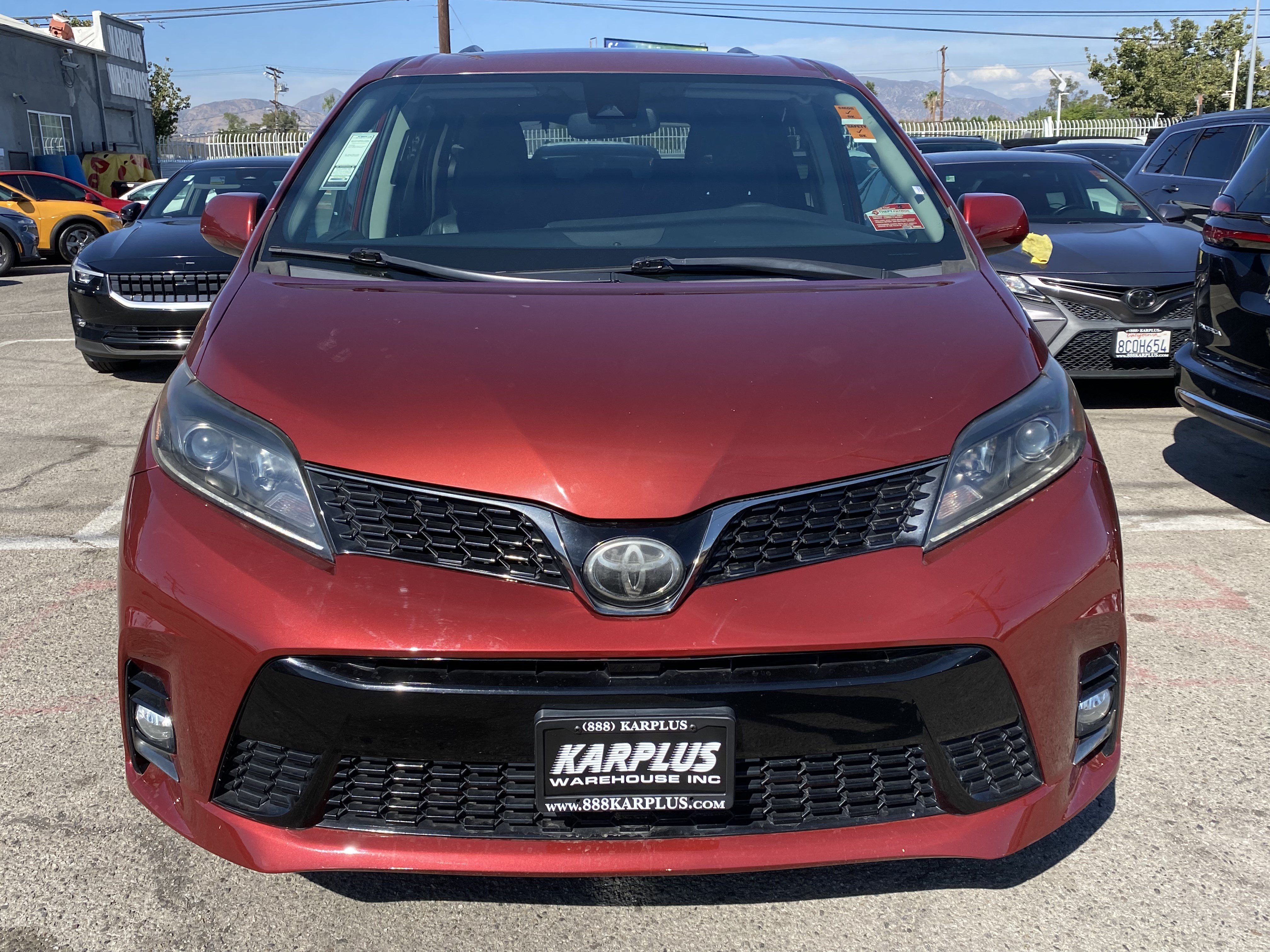 Used 2020 Toyota Sienna SE Premium FWD image 3