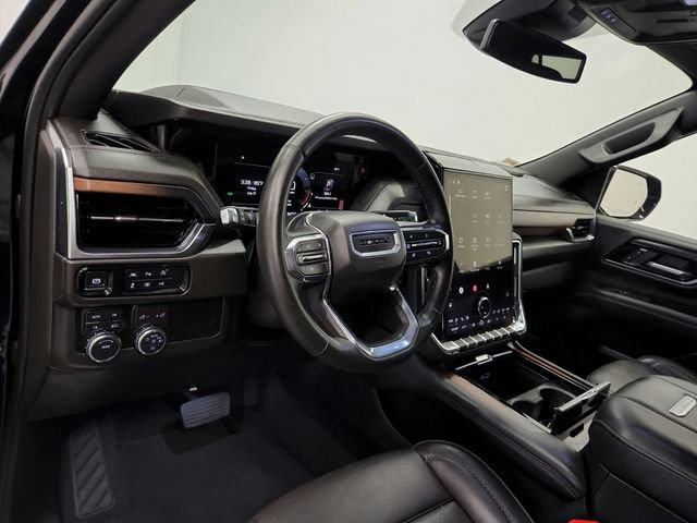 Used 2025 GMC Yukon XL Denali AWD/4WD image 18