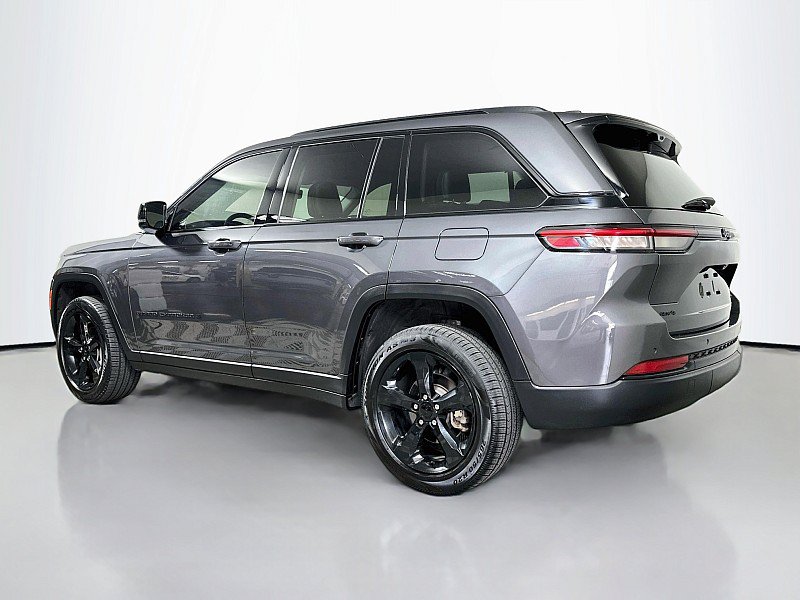 Used 2023 Jeep Grand Cherokee Limited w/ Luxury Tech Group II AWD/4WD image 5