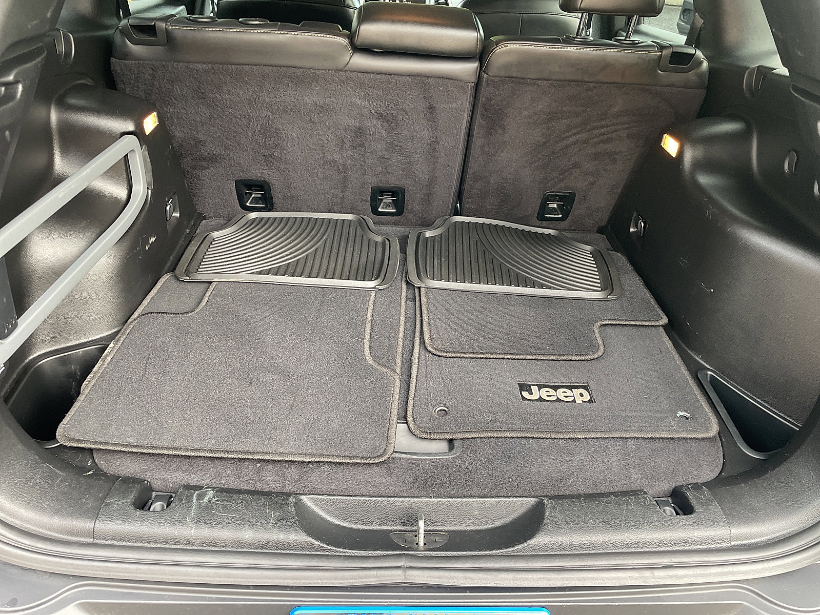 Used 2017 Jeep Cherokee Limited image 25