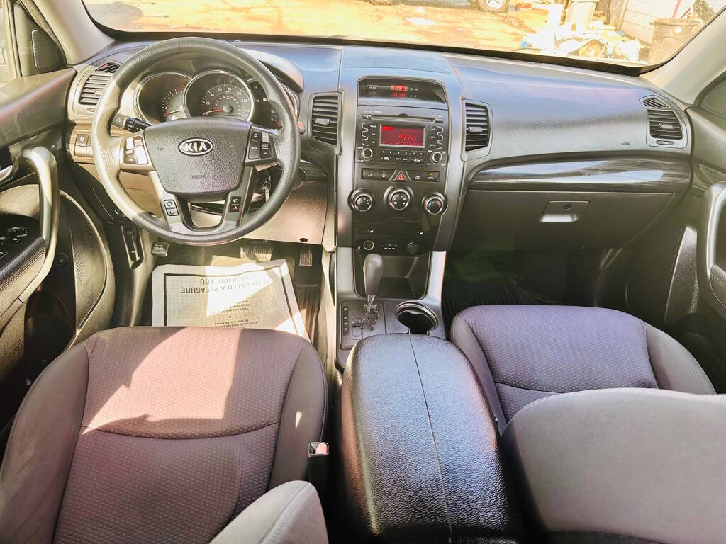 Used 2011 Kia Sorento LX w/ Convenience Pkg image 14