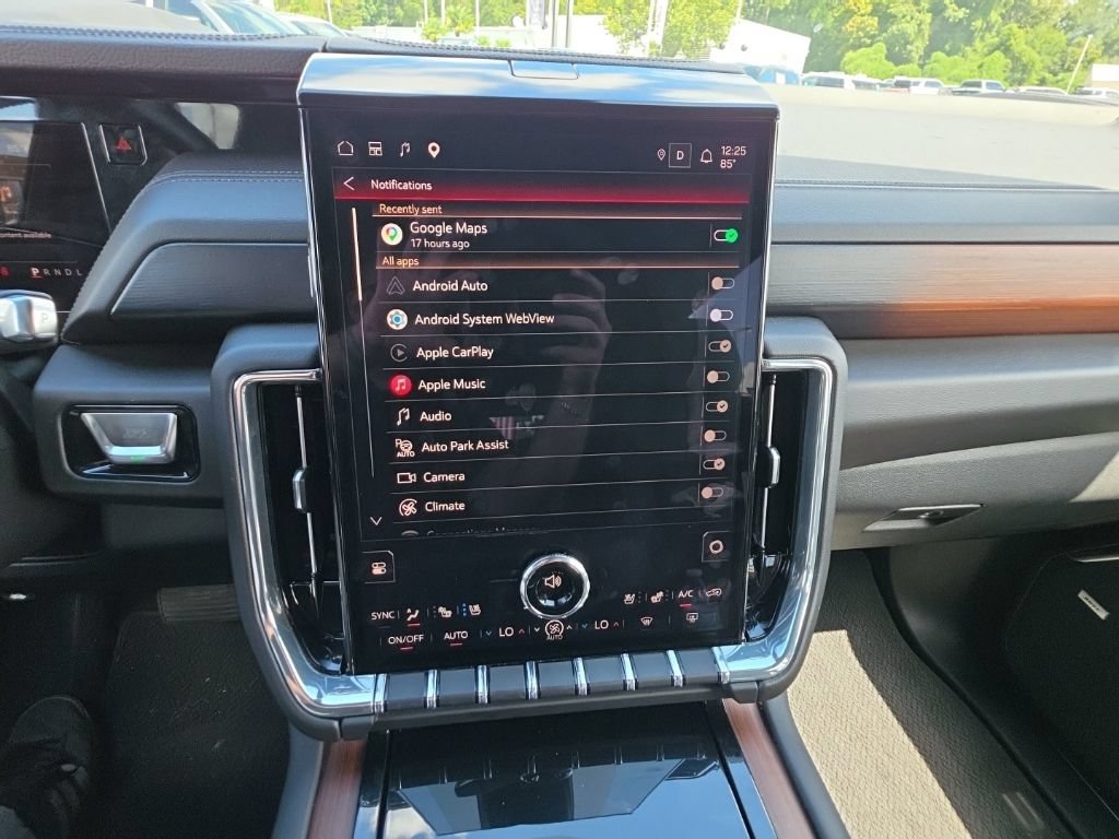Used 2025 GMC Yukon XL Denali AWD/4WD image 26