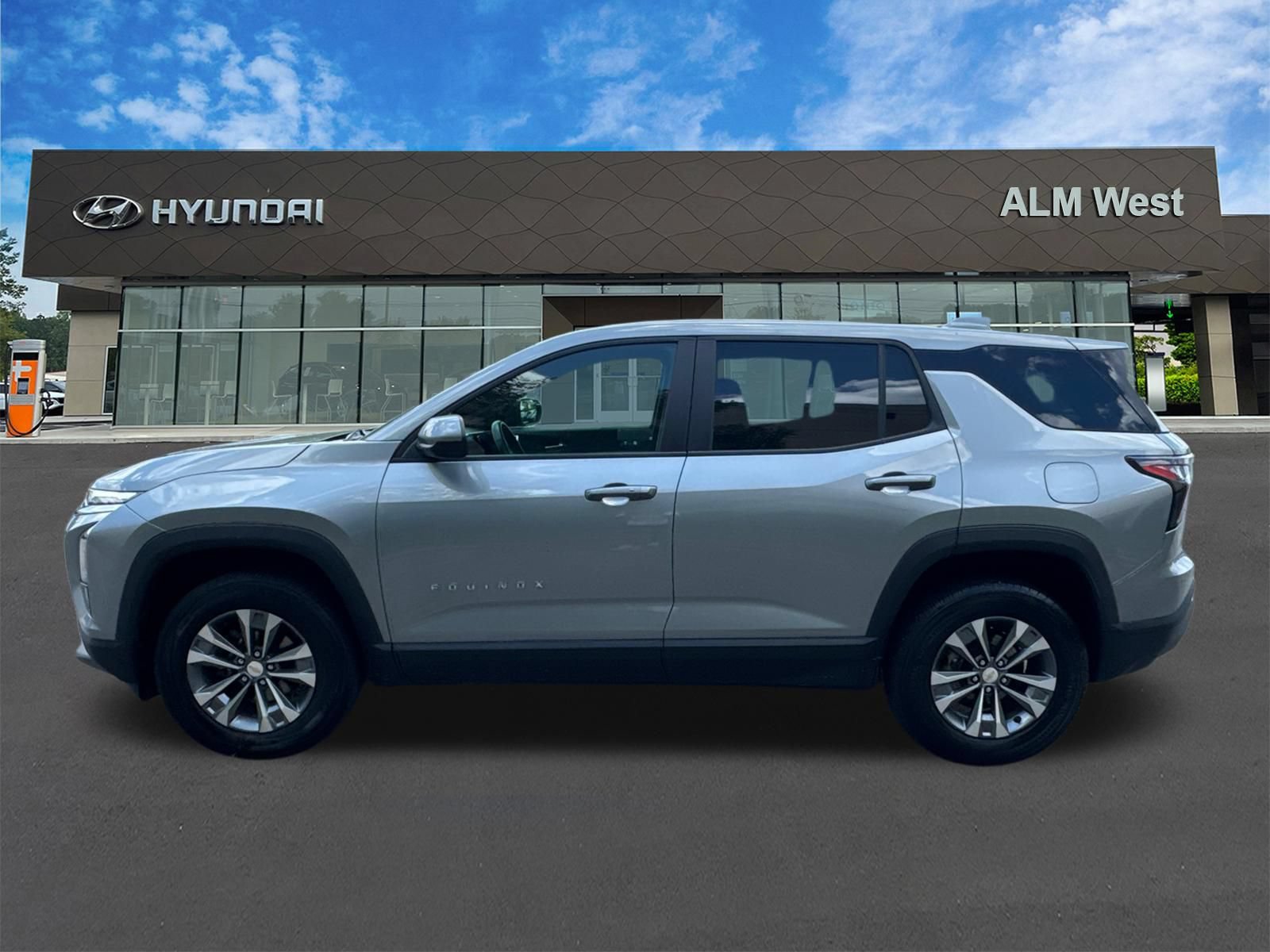 Used 2025 Chevrolet Equinox LT FWD image 8