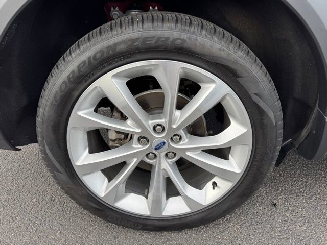 Used 2023 Ford Explorer Platinum w/ Technology Package image 10