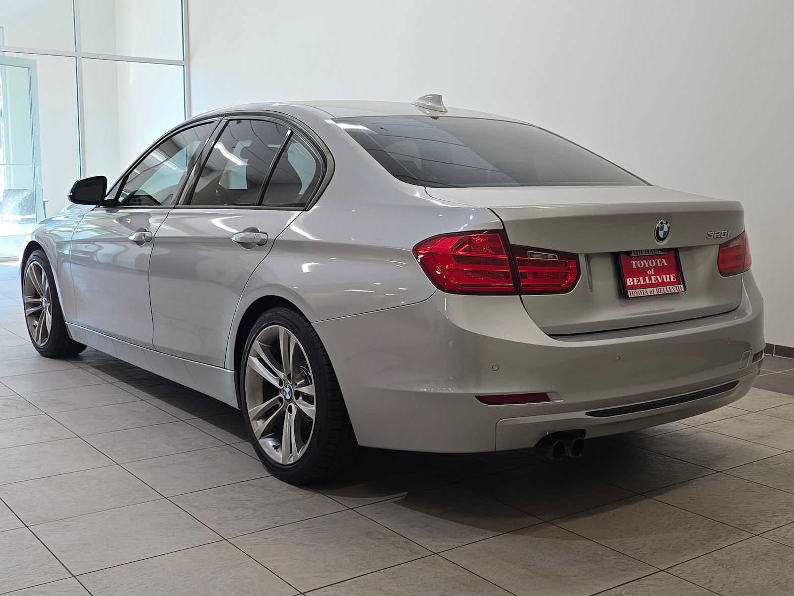 Used 2015 BMW 328i Sedan RWD image 4