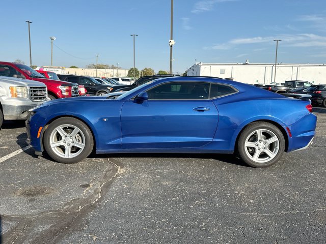 Used 2022 Chevrolet Camaro LT RWD image 2