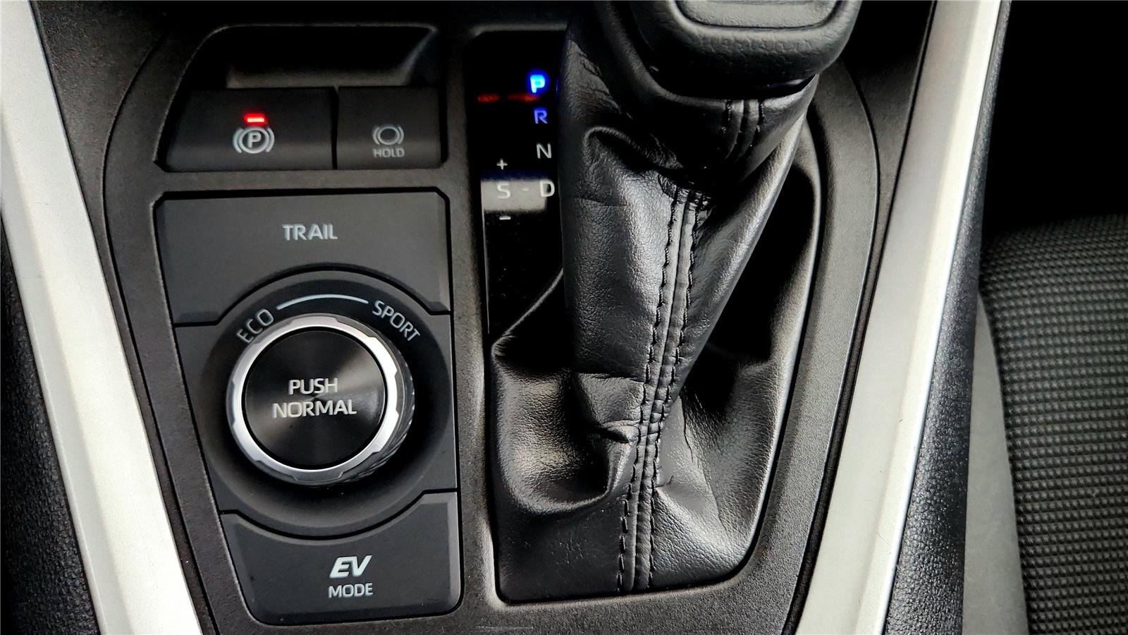 Certified 2024 Toyota RAV4 LE AWD/4WD image 34