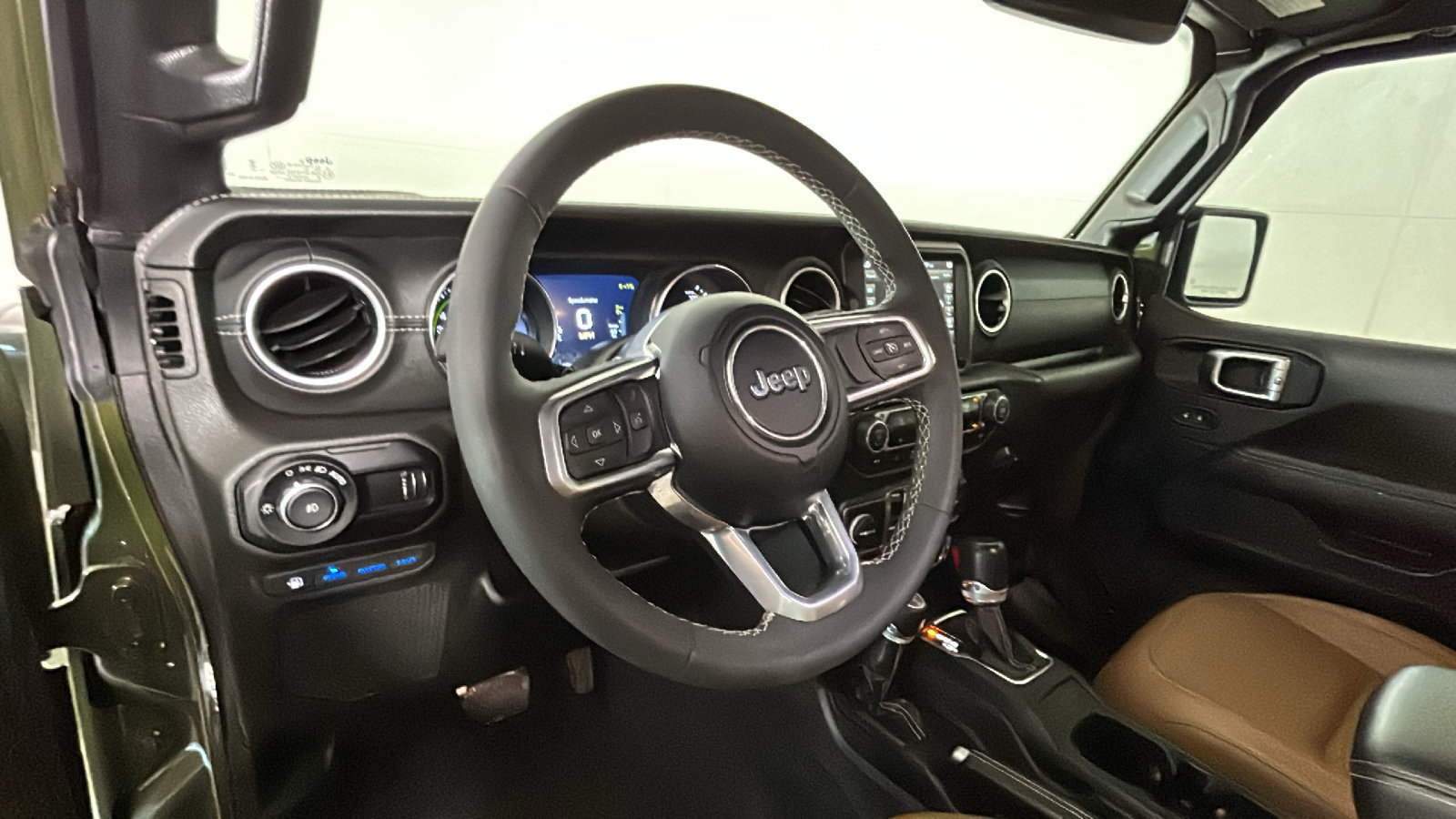 Used 2023 Jeep Wrangler Unlimited Sahara AWD/4WD image 16