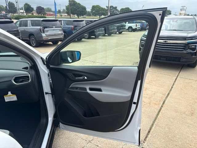 Used 2024 Chevrolet Equinox LS w/ LS Convenience Package FWD image 16