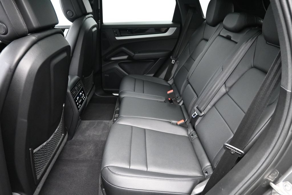 Certified 2024 Porsche Cayenne AWD/4WD image 7