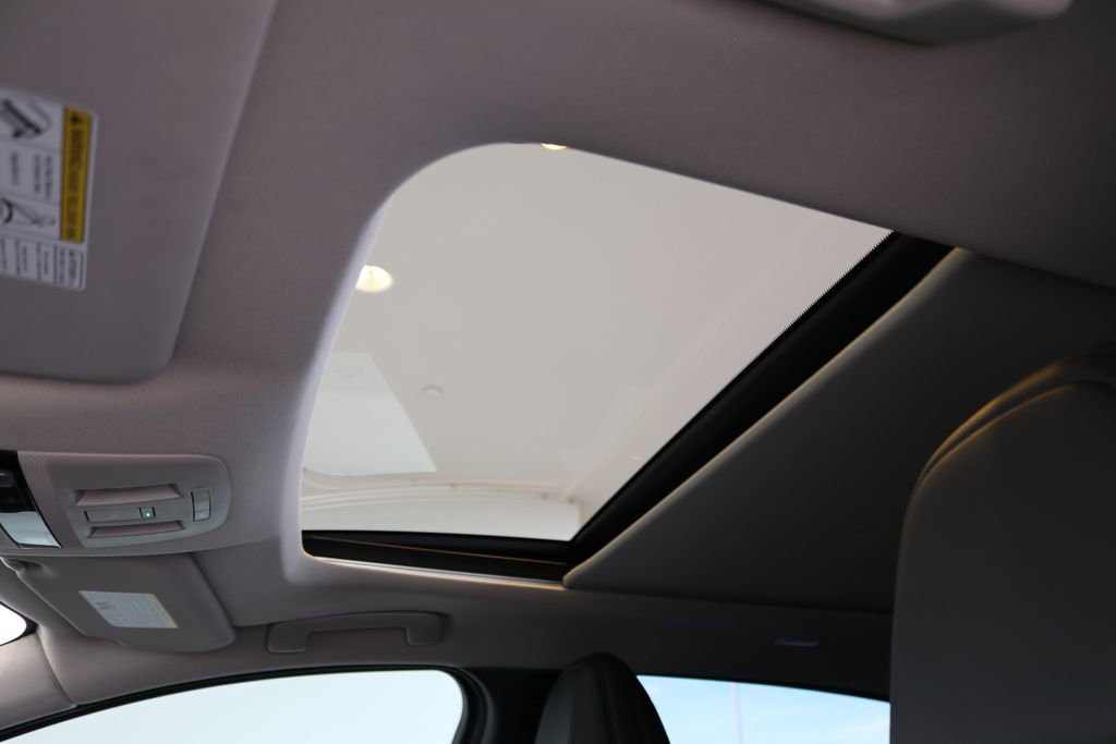 Used 2023 Nissan Ariya AWD image 18