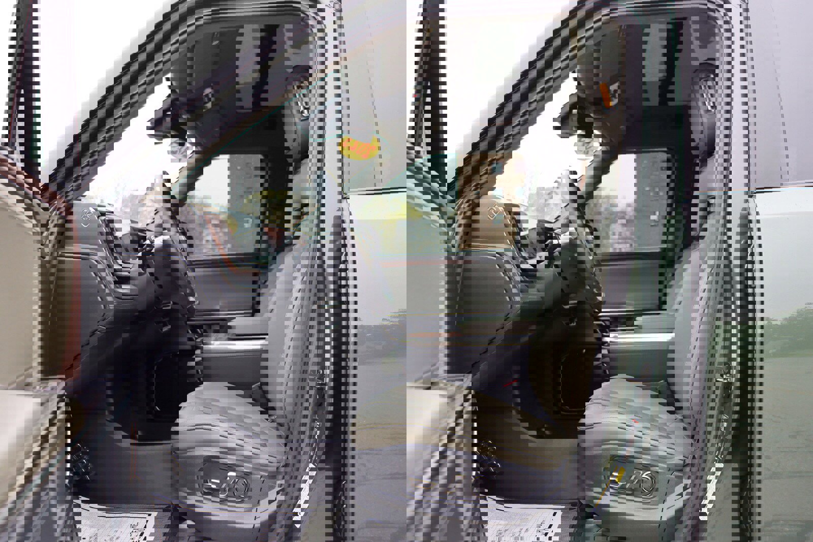 Used 2023 Rivian R1S Adventure image 11