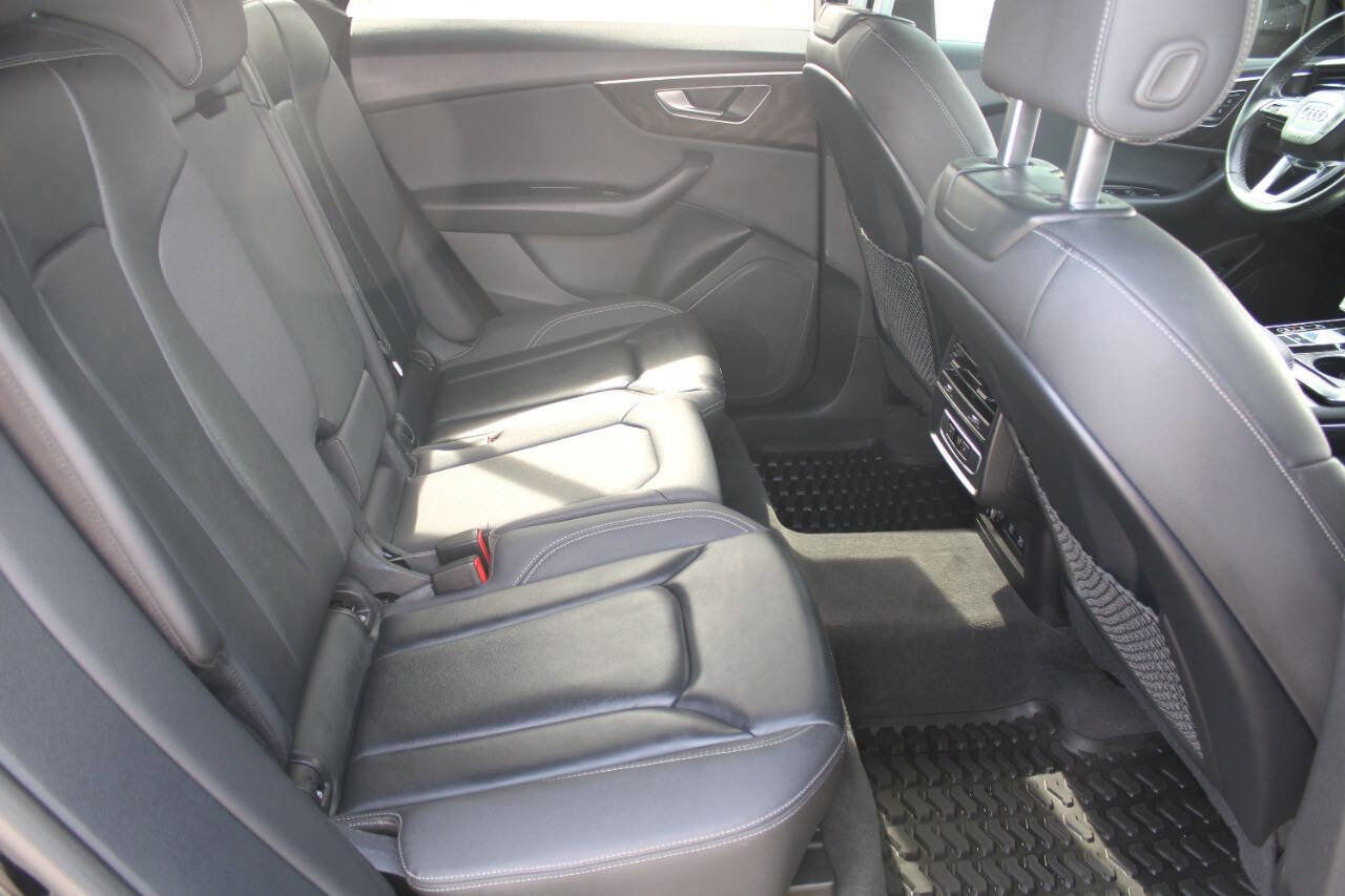 Used 2021 Audi Q8 Premium w/ Black Optic Package image 7