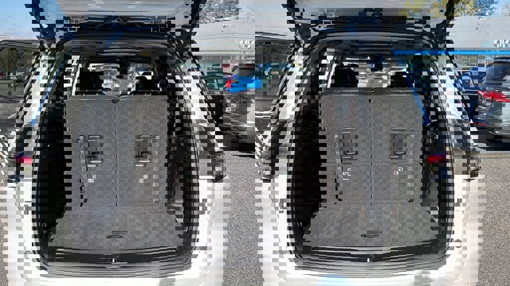 Used 2023 Jeep Grand Cherokee L Limited w/ Luxury Tech Group II image 10