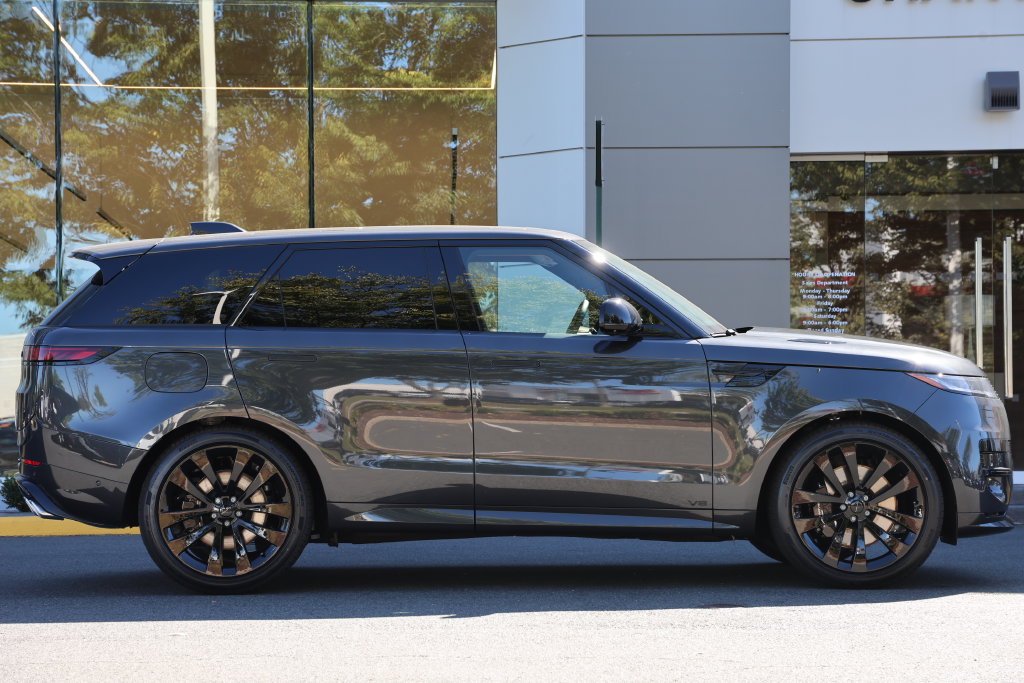 New 2027 Land Rover Range Rover Sport Dynamic SE AWD/4WD image 2