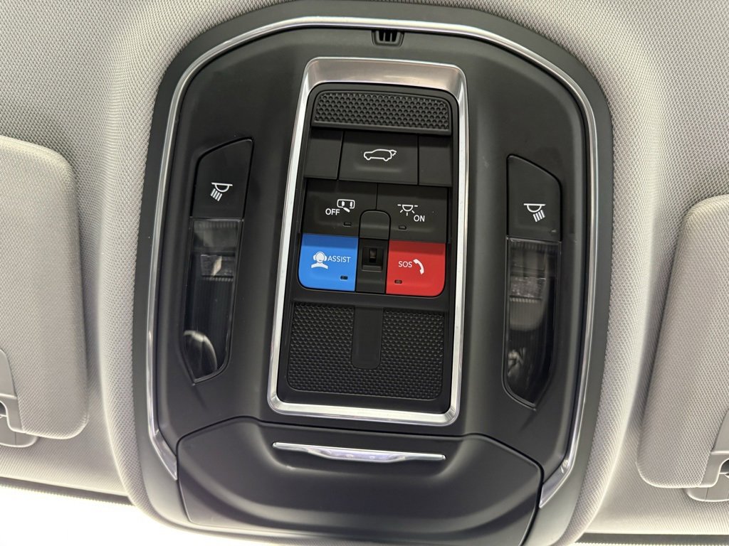 Used 2022 Jeep Grand Cherokee Limited image 38