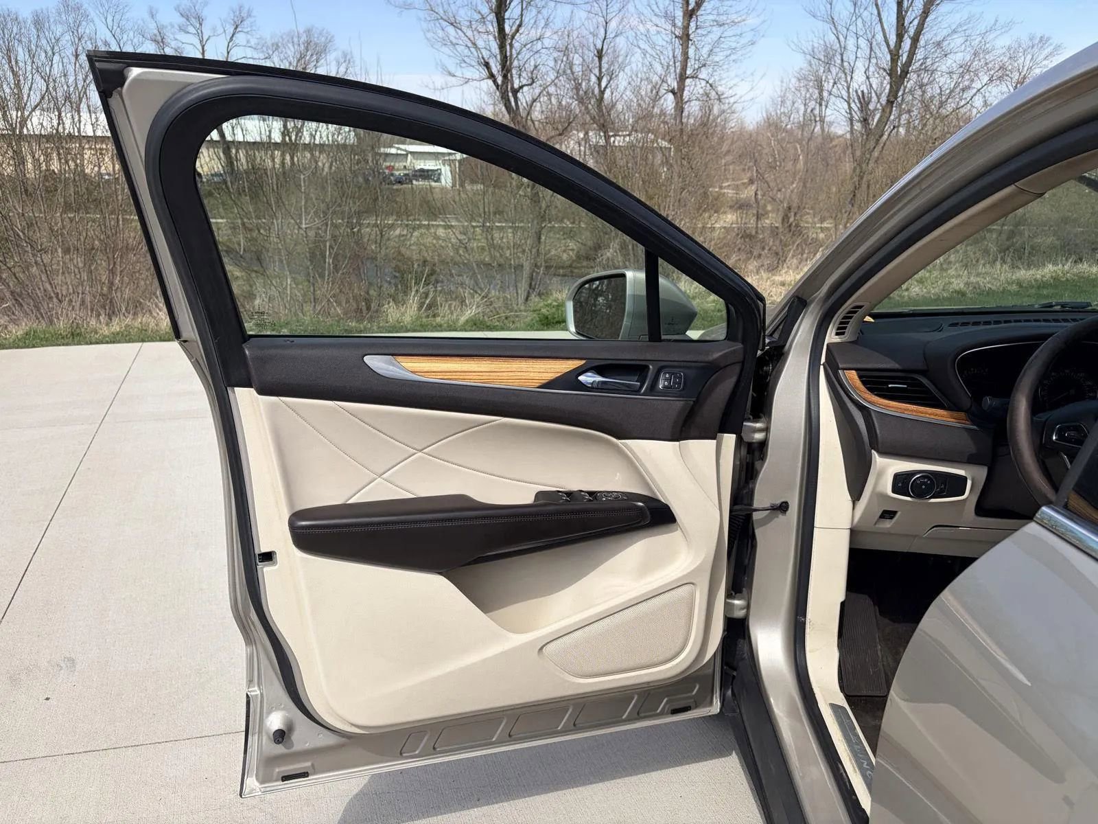 Used 2015 Lincoln MKC AWD w/ Equipment Group 101A Select image 10