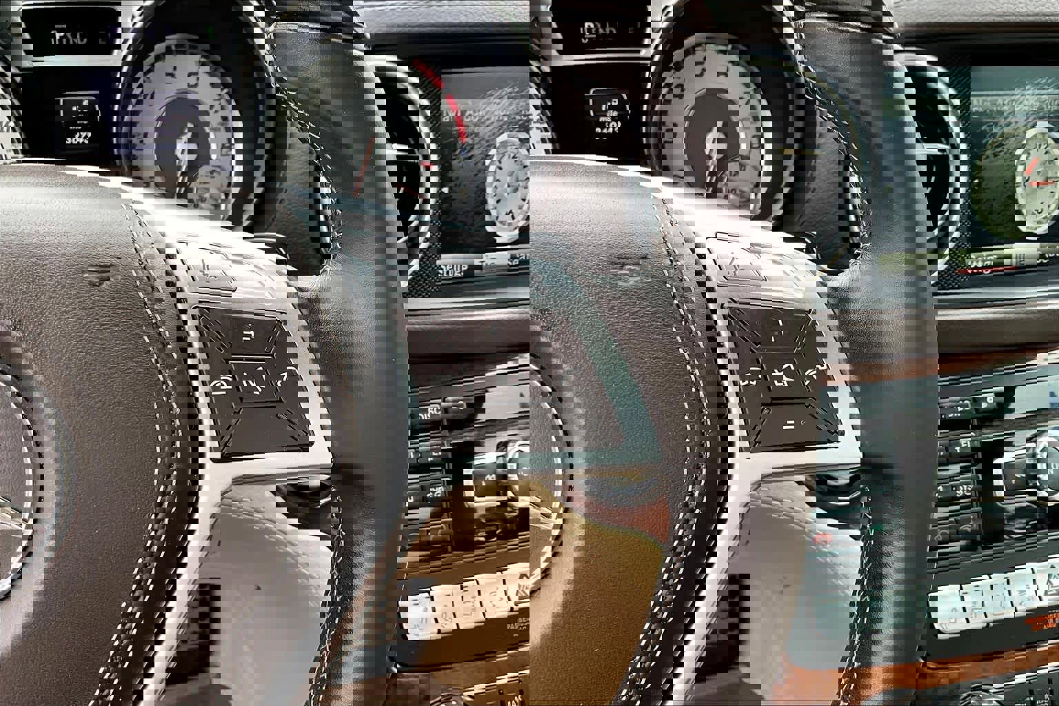 Used 2014 Mercedes-Benz SL 550 image 22