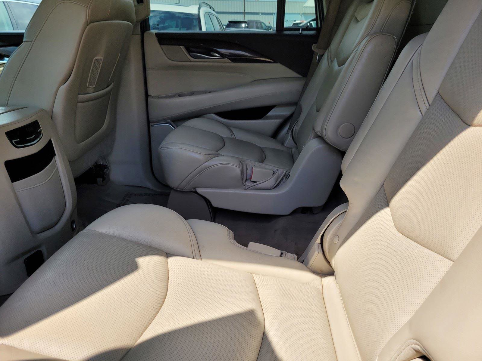 Used 2017 Cadillac Escalade Luxury AWD/4WD image 17