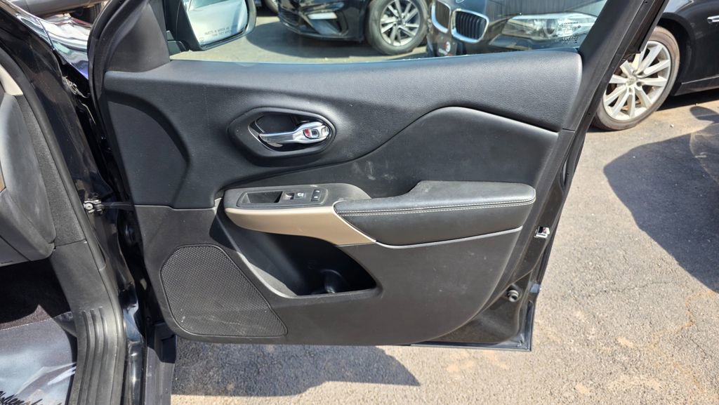 Used 2018 Jeep Cherokee Limited image 37