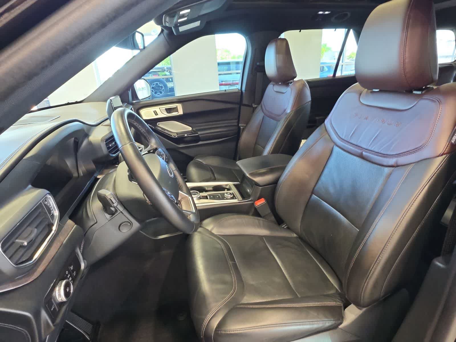 Used 2023 Ford Explorer Platinum w/ Technology Package AWD/4WD image 17