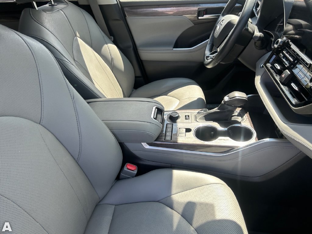 Used 2021 Toyota Highlander Limited AWD/4WD image 12