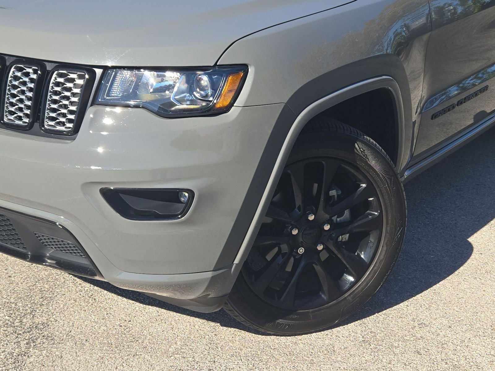 Used 2019 Jeep Grand Cherokee Altitude image 10
