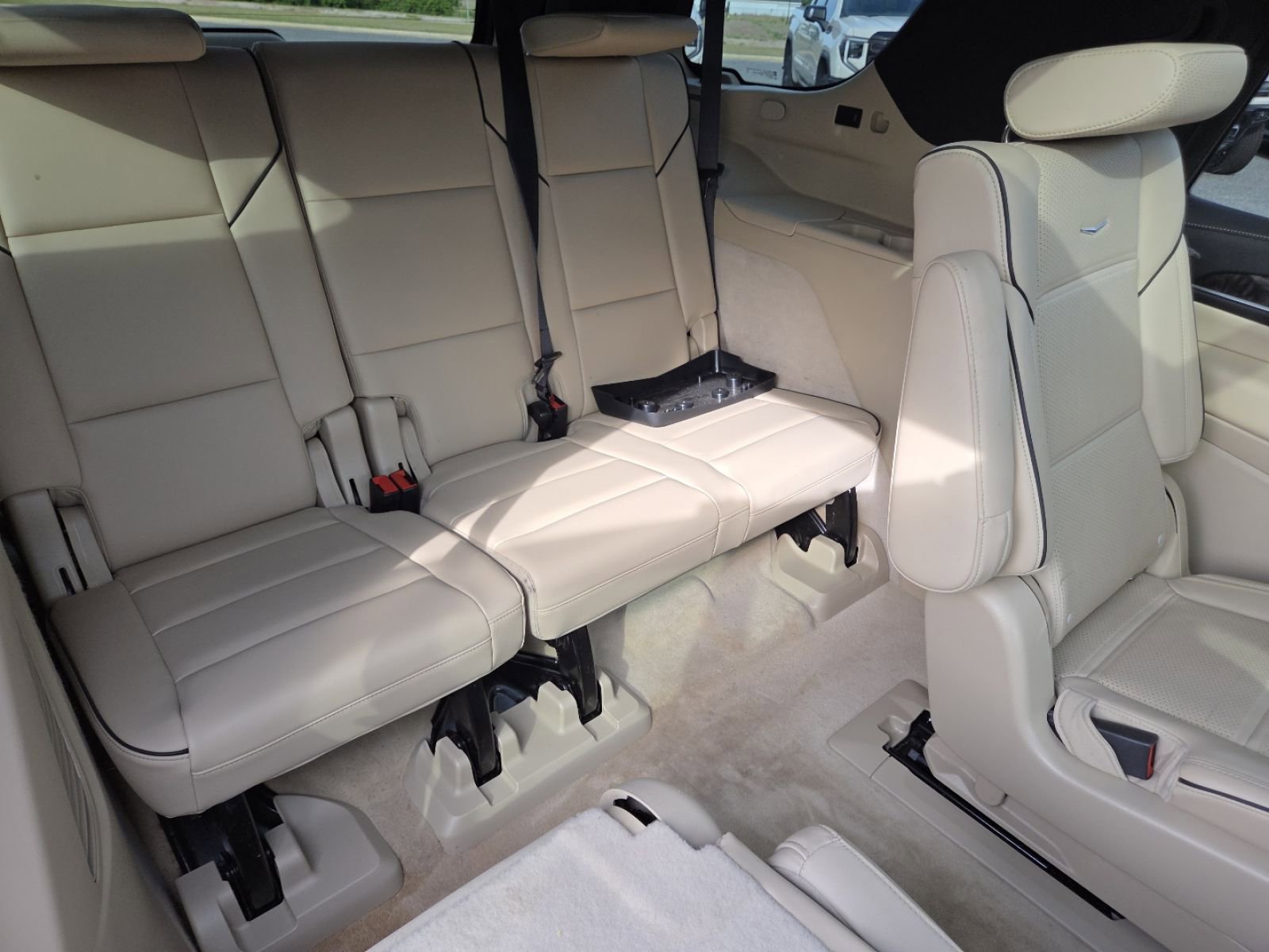 Used 2022 Cadillac Escalade Premium Luxury RWD image 23