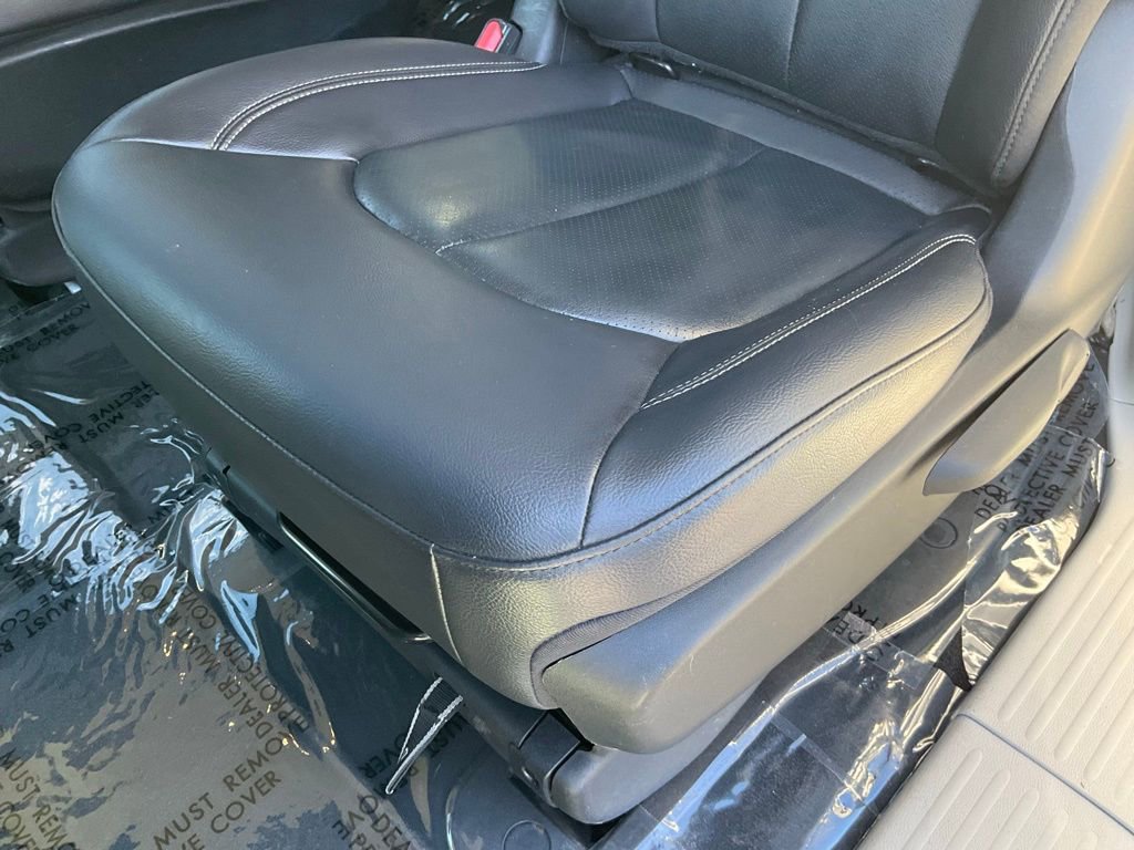 Used 2022 Chrysler Pacifica Touring-L w/ Uconnect Theater Family Group image 29