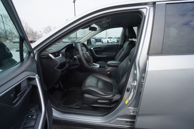 Used 2022 Toyota RAV4 LE image 11