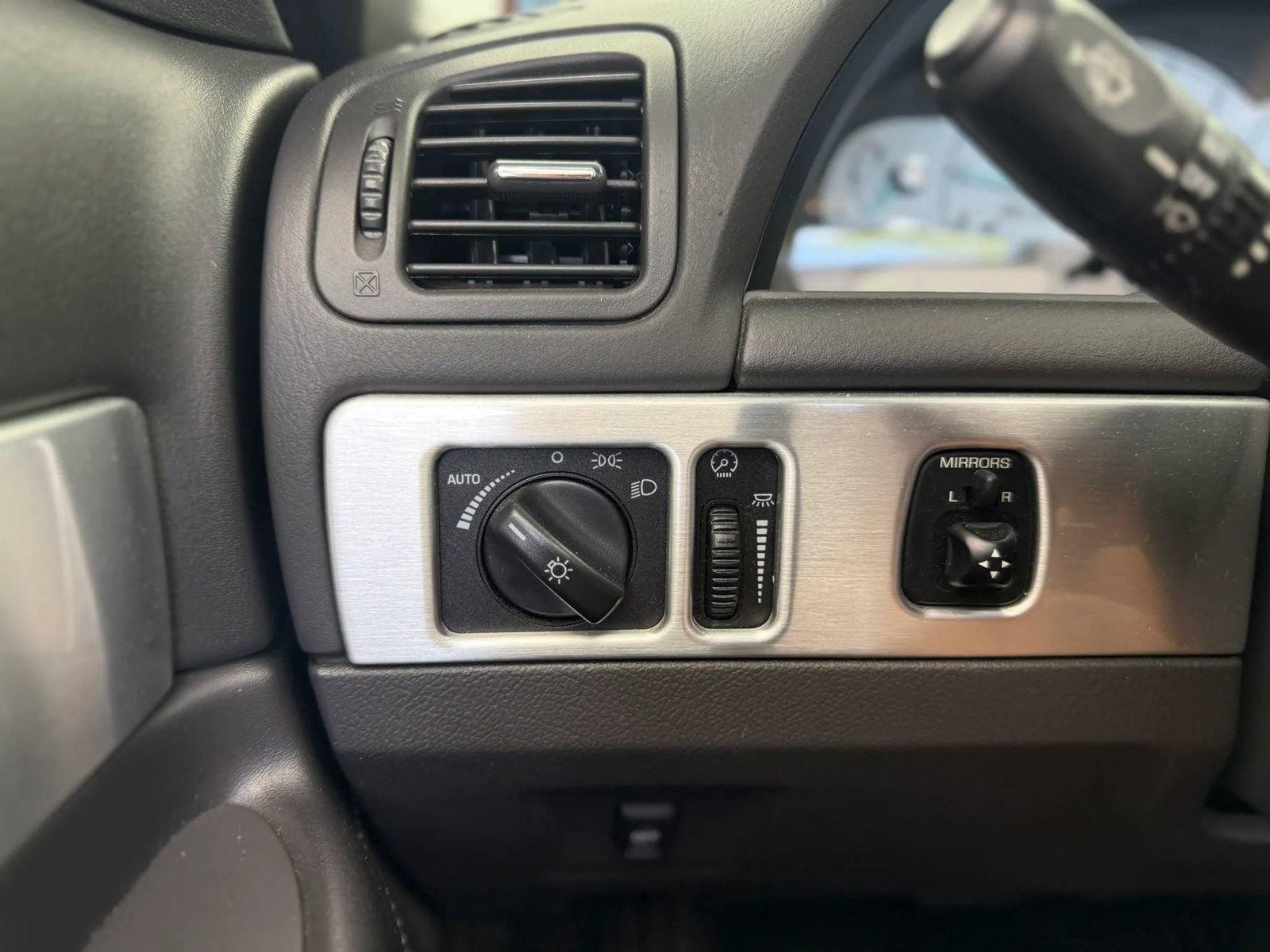 Used 2002 Ford Thunderbird RWD image 23