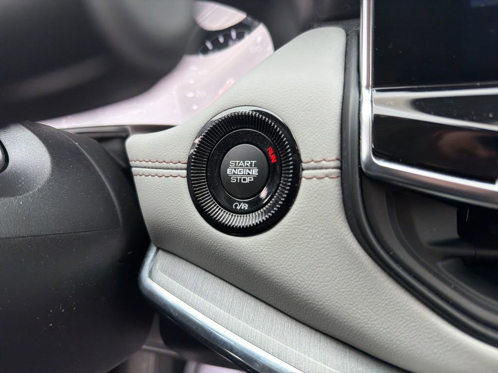 Certified 2022 Jeep Compass Limited image 28