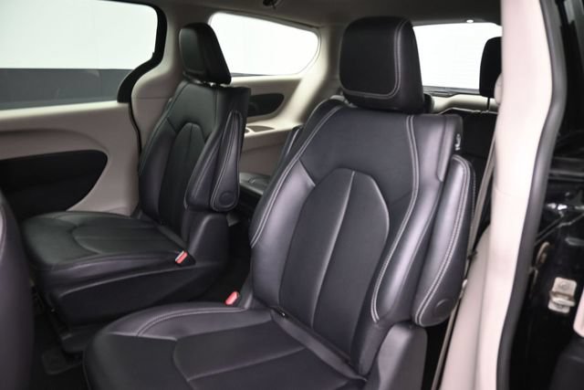 Used 2024 Chrysler Pacifica Limited FWD image 23