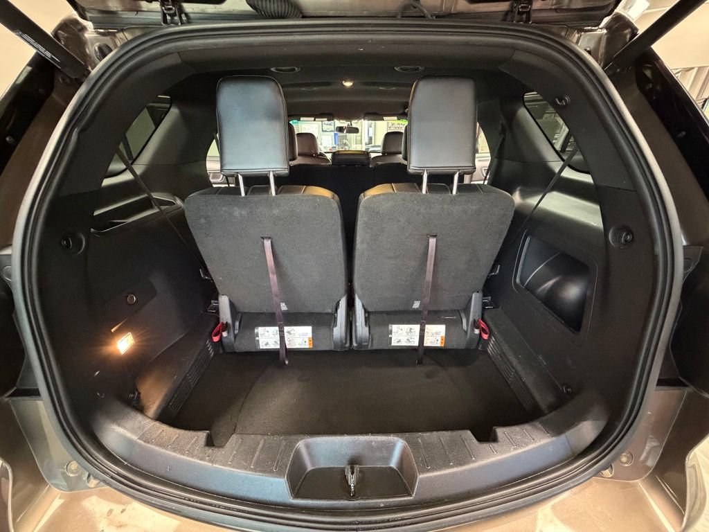 Used 2016 Ford Explorer XLT w/ Equipment Group 202A AWD/4WD image 47