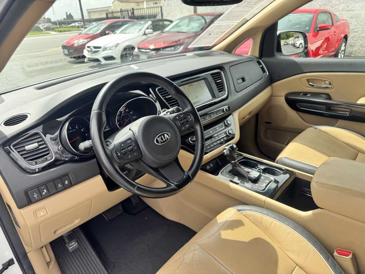 Used 2016 Kia Sedona SX FWD image 34