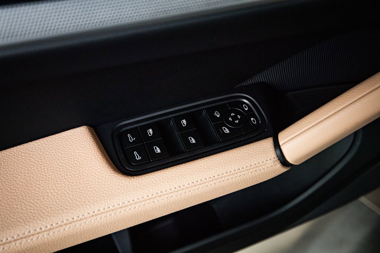Certified 2025 Porsche Cayenne AWD/4WD image 22
